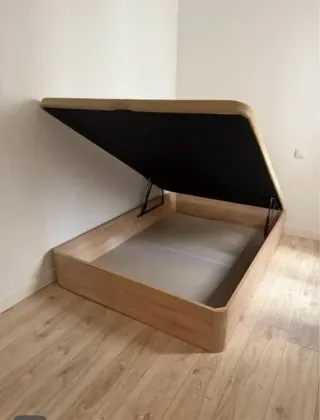 Canapé , somier, base tapizada ,  colchón , mesita