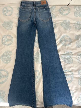 Pantalón vaquero campana azul