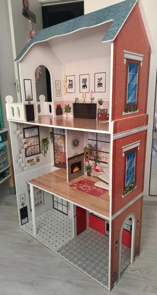 Casa de muñecas con muebles  ( no hago envíos)