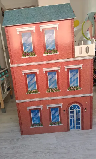 Casa de muñecas con muebles  ( no hago envíos)