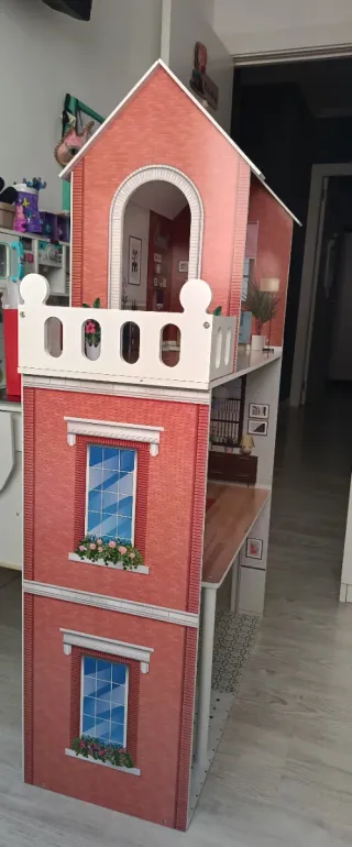 Casa de muñecas con muebles  ( no hago envíos)