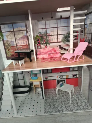 Casa de muñecas con muebles  ( no hago envíos)