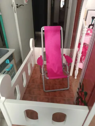 Casa de muñecas con muebles  ( no hago envíos)