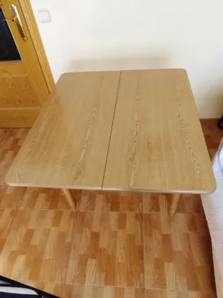 Mesa plegable con 2 sillas