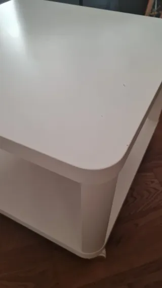 Tavolo ausiliario bianco con ruote. IKEA.