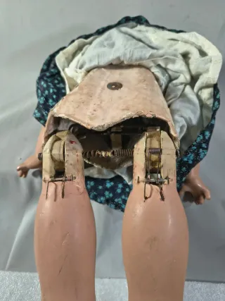 Antigua muñeca andadora para restaurar.