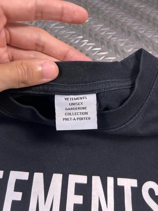 Vetements T-shirt Black/White Big Logo Center...