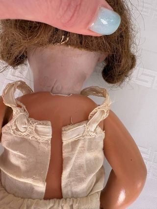 Muñeca antigua de porcelana