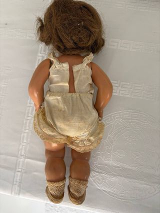 Muñeca antigua de porcelana