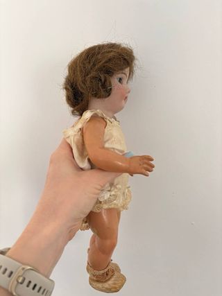 Muñeca antigua de porcelana