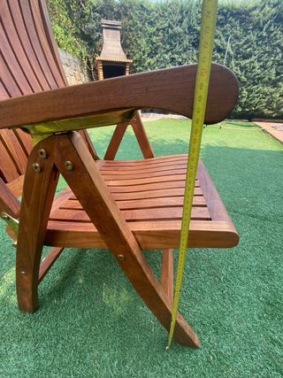 Poltrona da esterno pieghevole NUOVA, in legno massello.