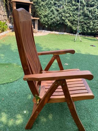 Poltrona da esterno pieghevole NUOVA, in legno massello.
