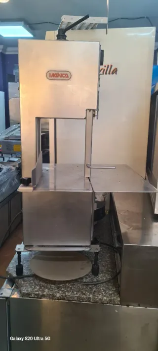 Cortahuesos Mahinca 220V