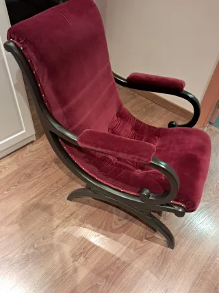 Poltrona in velluto e legno