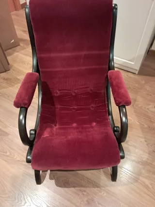 Poltrona in velluto e legno