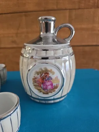 Juego licor porcelana jarra y 6 vasitos