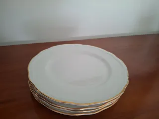 Vajilla porcelana y sopera blanca filo dorado