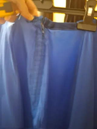 Falda azul con volantes