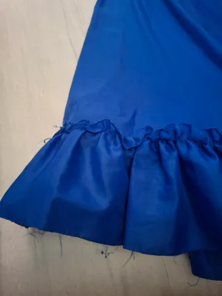 Falda azul con volantes