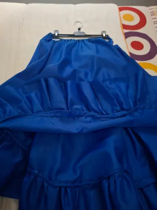 Falda azul con volantes