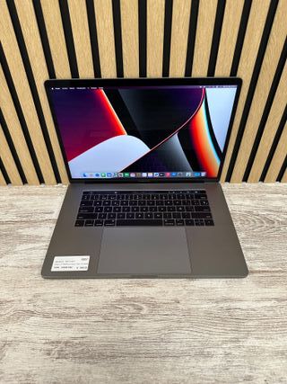 MacBook Pro 15" 2017 i7 16gb 500gb SSD