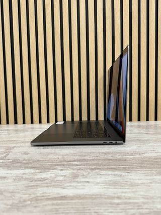 MacBook Pro 15" 2017 i7 16gb 500gb SSD