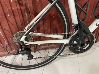 Bicicleta de carretera Specialized blanca