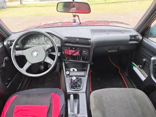 BMW E30 1985 + piezas