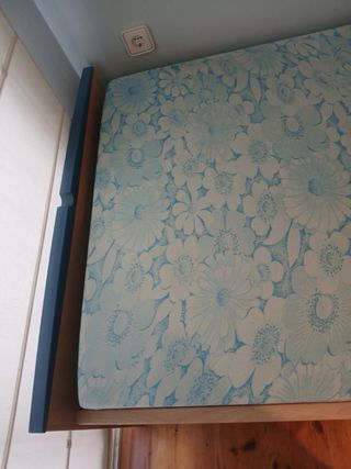 Colchón y somier de madera