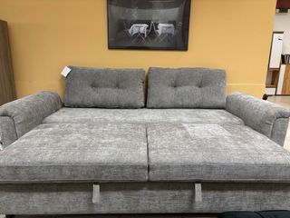 Sofá-cama gris con arcón
