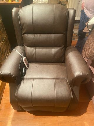 Sillón masajeador de cuero marrón