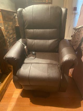 Sillón masajeador de cuero marrón