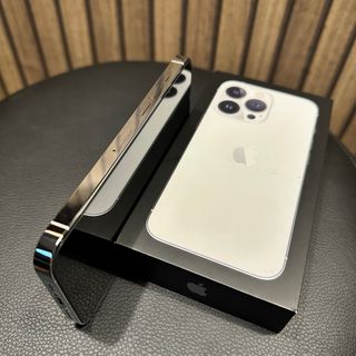 iPhone 13 Pro 128GB blanco y plateado