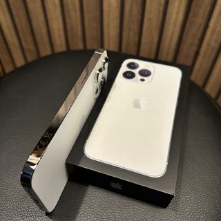iPhone 13 Pro 128GB blanco y plateado