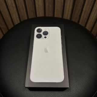 iPhone 13 Pro 128GB blanco y plateado