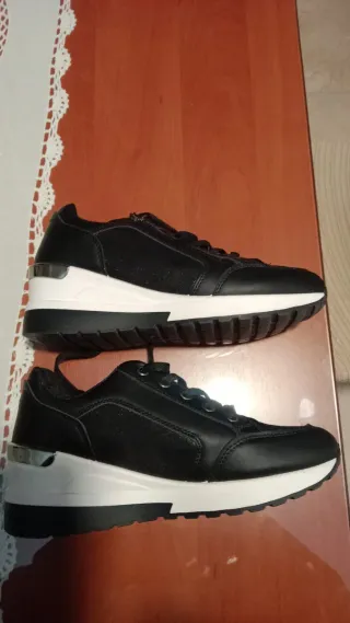 Zapatillas negras tacón 6 cm