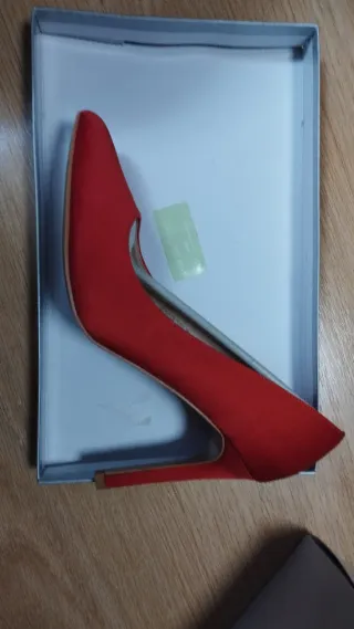 Zapatos de tacón rojos