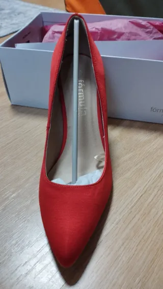 Zapatos de tacón rojos