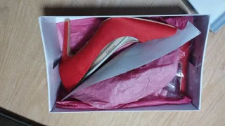 Zapatos de tacón rojos