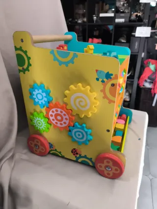 Andador caja de juegos madera