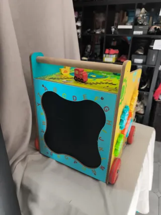 Andador caja de juegos madera