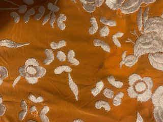 Manton Manila Naranja Flores Blancas