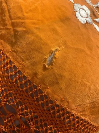 Manton Manila Naranja Flores Blancas