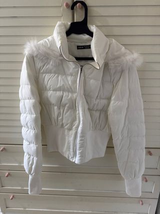 Chaqueta Blanca Shein con capucha