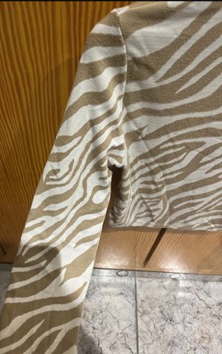 Camiseta manga larga estampado cebra