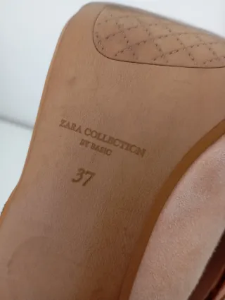 Zapatos de fiesta dorados y negros