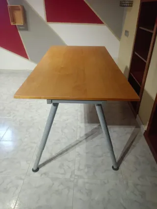 Mesa de estudio/oficina IKEA GALANT madera y metal