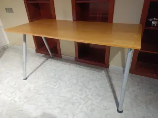 Mesa de estudio/oficina IKEA GALANT madera y metal
