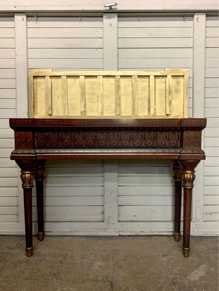 Antiguo aparador de madera y metal/Cofre