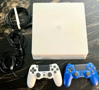 PS4 Slim Blanca 500GB + 2 Mandos y Juegos